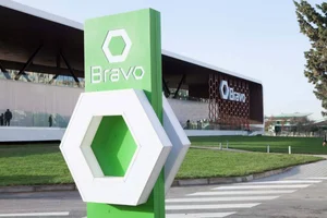 Bravo Market-in giriş nişanı