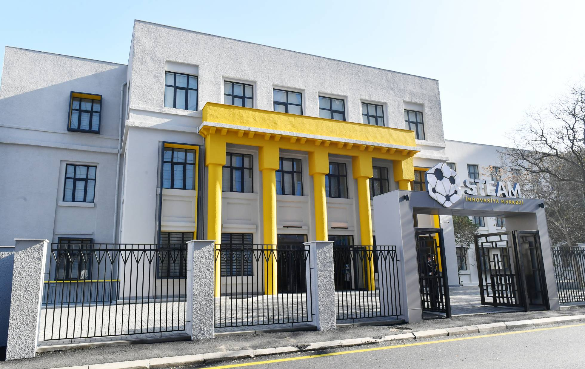 STEAM İnnovasiya Mərkəzinin fasadı